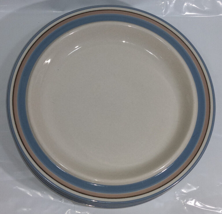 Read more about the article Arabia Finland Uhtua Stoneware Ceramic Dinner Plate Blue White Set of 4 – 10″