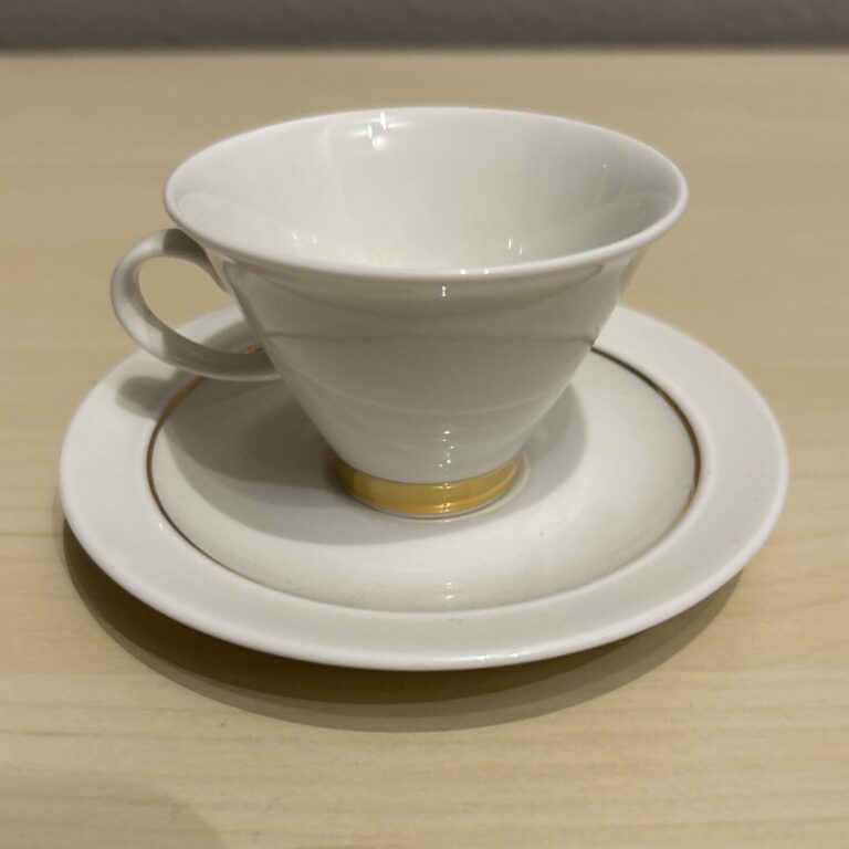 Read more about the article Arabia Finland Harlekin White Ceramic Cup and Saucer White with Gold Bands