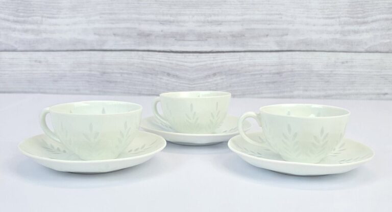 Read more about the article Arabia Finland Vintage Rice Pattern 3 Demitasse Cups 3 Saucers Friedl Holzer