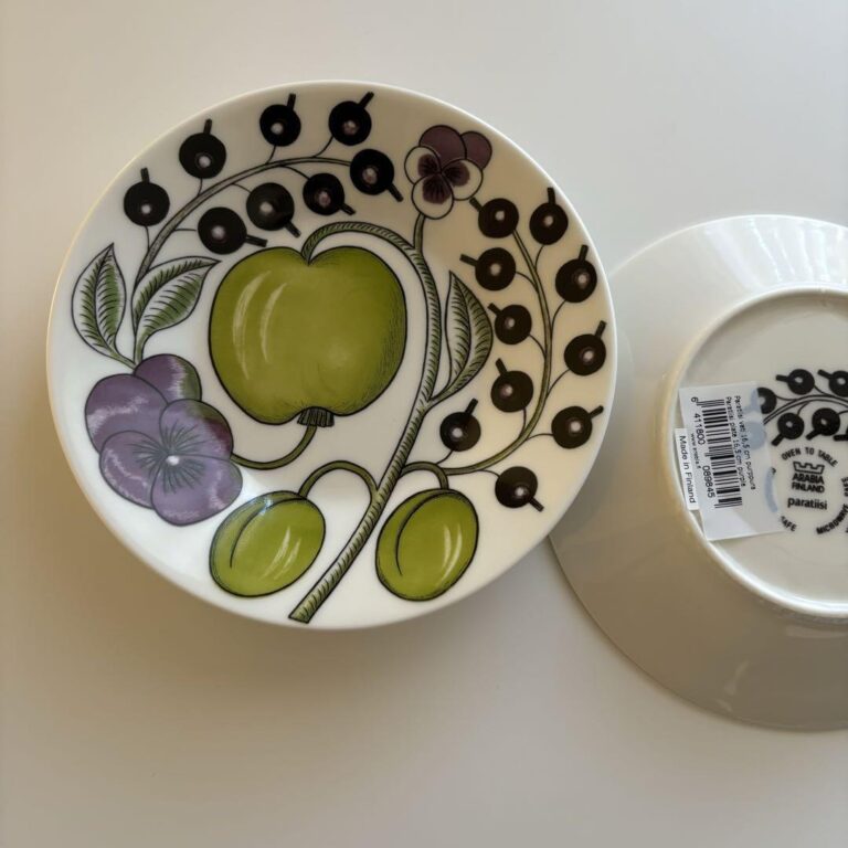 Read more about the article [Brand new  unused] Old logo Arabia Paratiisi purple plate 2 pieces From Japan