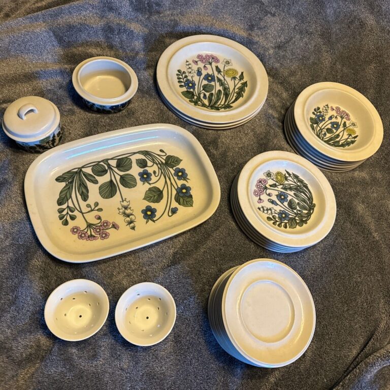 Read more about the article ARABIA FINLAND FLORA Plates Bowls Cups Platter Price Best Offer per Piece