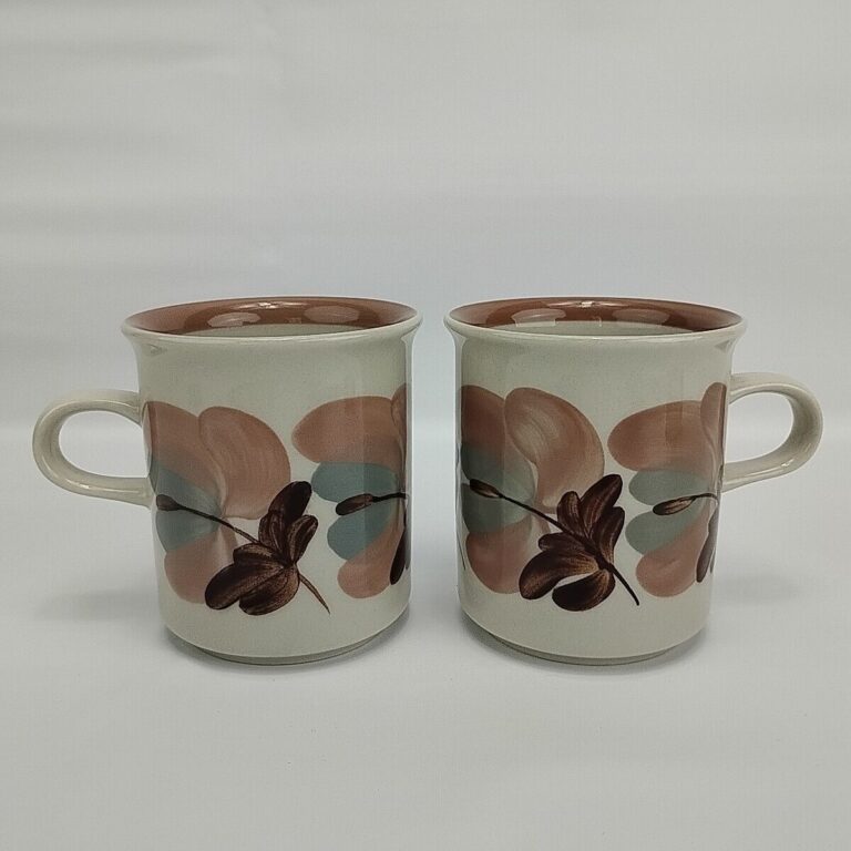 Read more about the article Arabia Finland Koralli Pair Of Mugs 3″ Vintage Espresso Coffee Cups