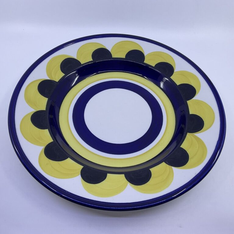 Read more about the article Arabia Finland Paju By Anja Jaatinen 14″ Tea Plate / Round Platter