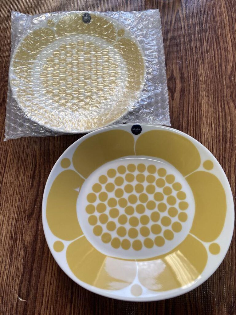 Read more about the article [Brand new  unused] Arabia Sunnuntai Plate Yellow Set of 2 From Japan