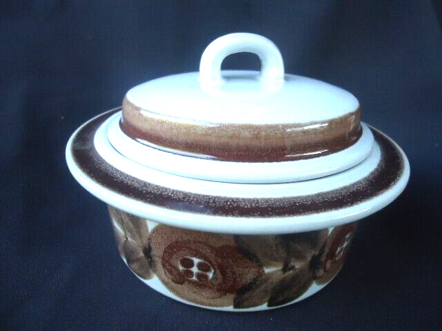 Read more about the article mid century Arabia of Finland Rosmarin Anemone Brown dessert  sugar bowl and lid