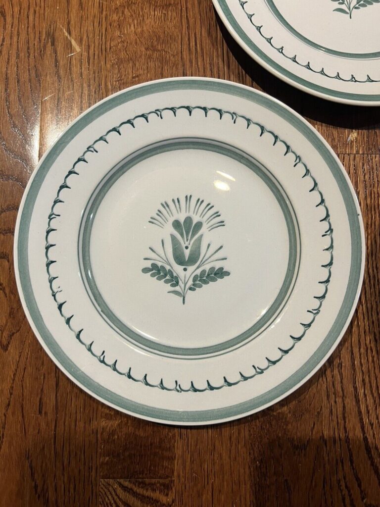 Read more about the article **Private Listing for SHIGER48*** 12 Arabia GREEN THISTLE 10 1/2” Dinner Plates