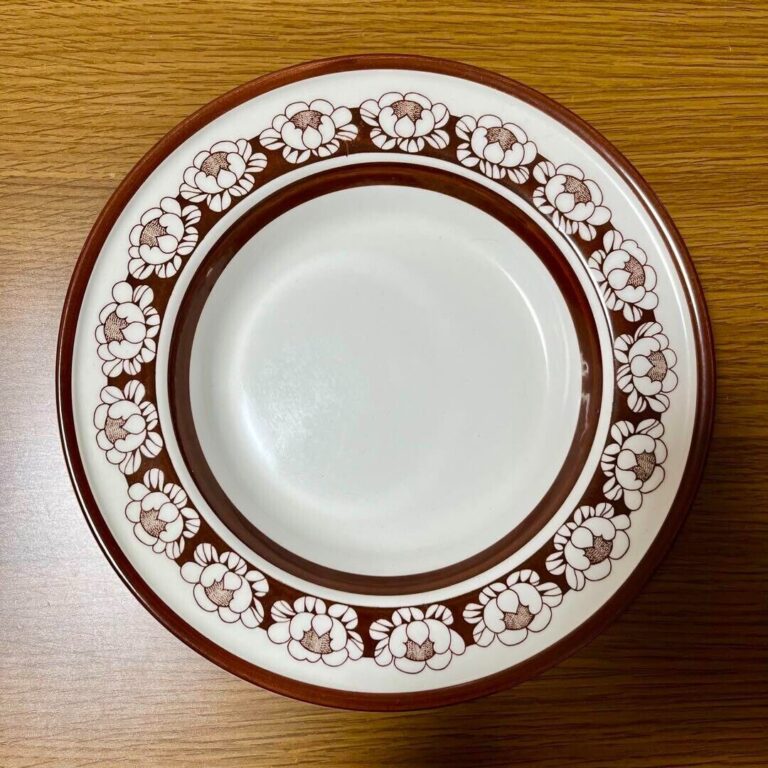 Read more about the article Arabia Katrilli Brown Soup Bowl Plate 23cm Esteri Tomula