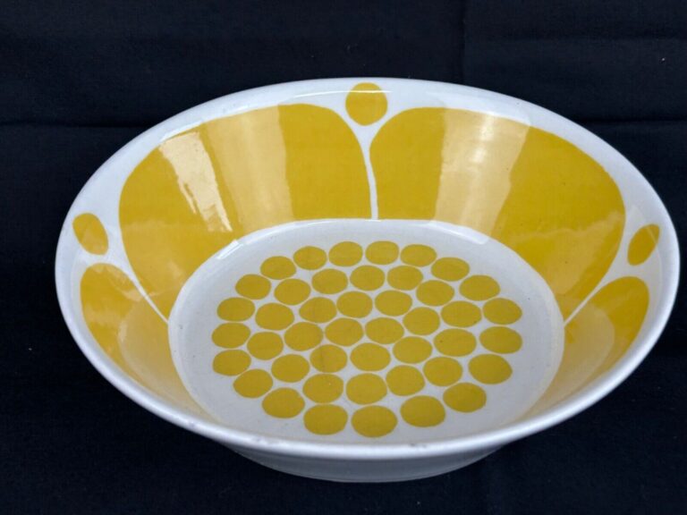 Read more about the article Sunnuntai Arabia Soup Cereal Bowl Deep Plate Finland Design Kaipiainen Yellow