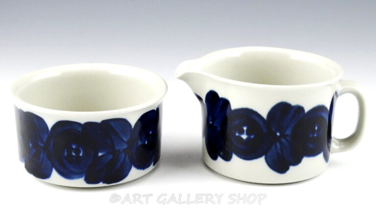 Read more about the article Vintage Arabia Finland ANEMONE BLUE ULLA PROCOPE OPEN SUGAR BOWL AND CREAMER Set