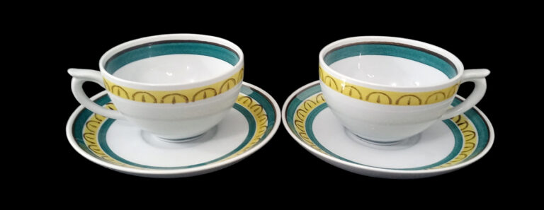 Read more about the article Vintage 4 Pc. Arabia Finland Demitasse Espresso Set Cups and Saucers Crown Band