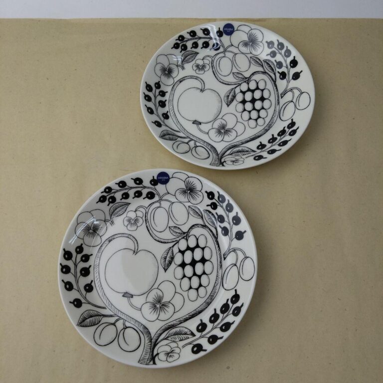 Read more about the article [Near Mint] Arabia Paratiisi Black Plate 21cm Set of 2 From Japan