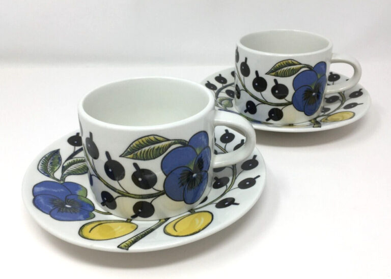 Read more about the article Arabia Paratiisi 2 Cup and Saucer Sets Finland 5 Piece Excellent