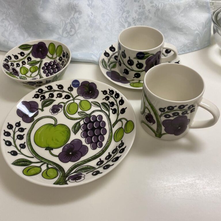 Read more about the article [Near Mint] Arabia Purple Paratiisi Cup and Saucer Mug Bowl Plate From Japan