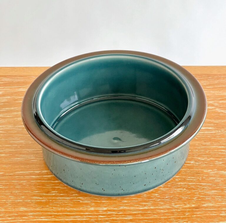 Read more about the article 1960s Ulla Procopé for Arabia Meri Bowl – Finland