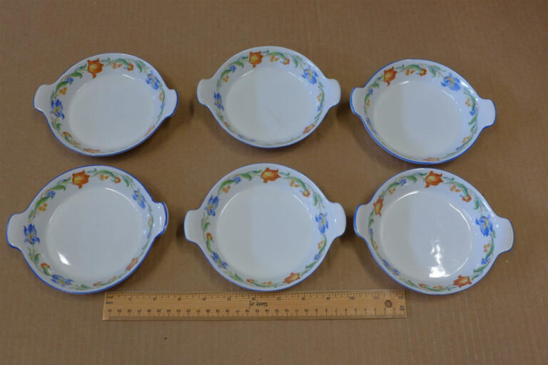 Read more about the article Lot of 6 Vintage ARABIA FINLAND 5.5″ Small Au Gratin Floral Baking Dishes #13/84