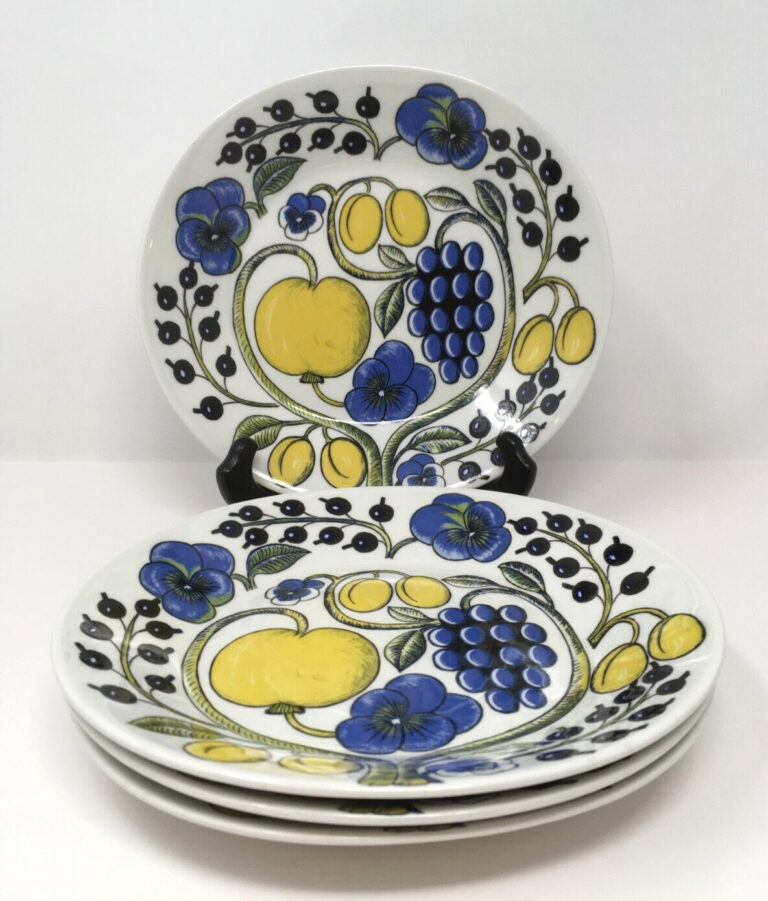 Read more about the article Arabia Paratiisi Oval Salad Plates Finland 8.25″ Set of 4 Excellent