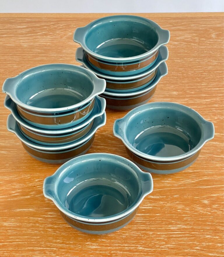 Read more about the article 1960s Ulla Procopé for Arabia Meri Soup Bowls – Finland- Set of 8