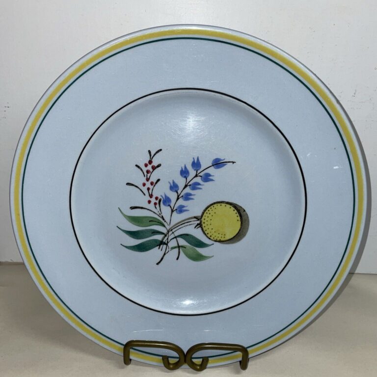 Read more about the article 4 Arabia Of Finland Hand Painted WINDFLOWER Dinner Plates 10.5 in