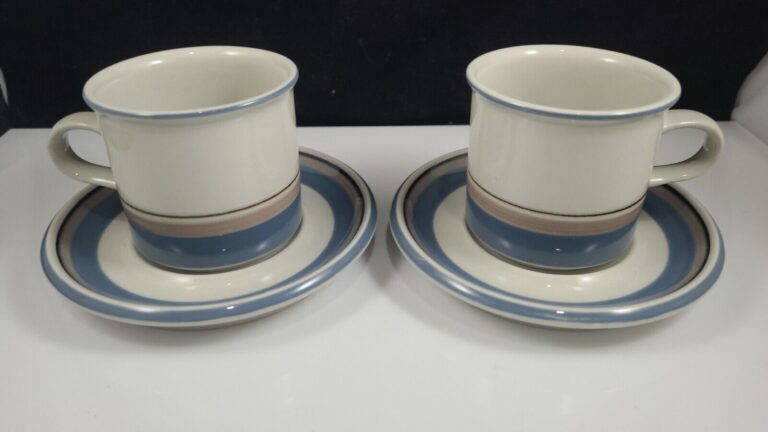 Read more about the article Vintage Pair of Flat Continental Cup and Saucer Set Uhtua by Arabia of Finland