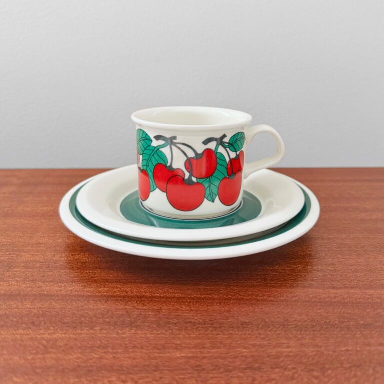 Read more about the article Rare Vintage Arabia Finland Kirsikka (Cherry) Coffee Cup Trio Set