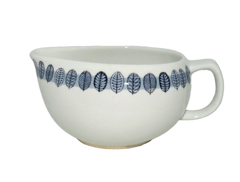 Read more about the article Arabia Finland Linnea Sauce Gravy Boat Mid Century MCM Scandinavian Design