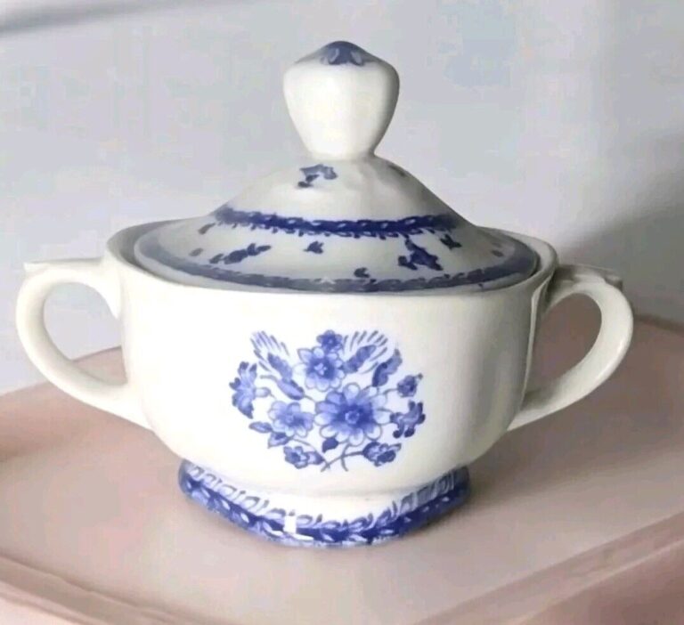 Read more about the article Arabia Finn Flower Porcelain Sugar Bowl Vintage Finland Blue White Cottage READ