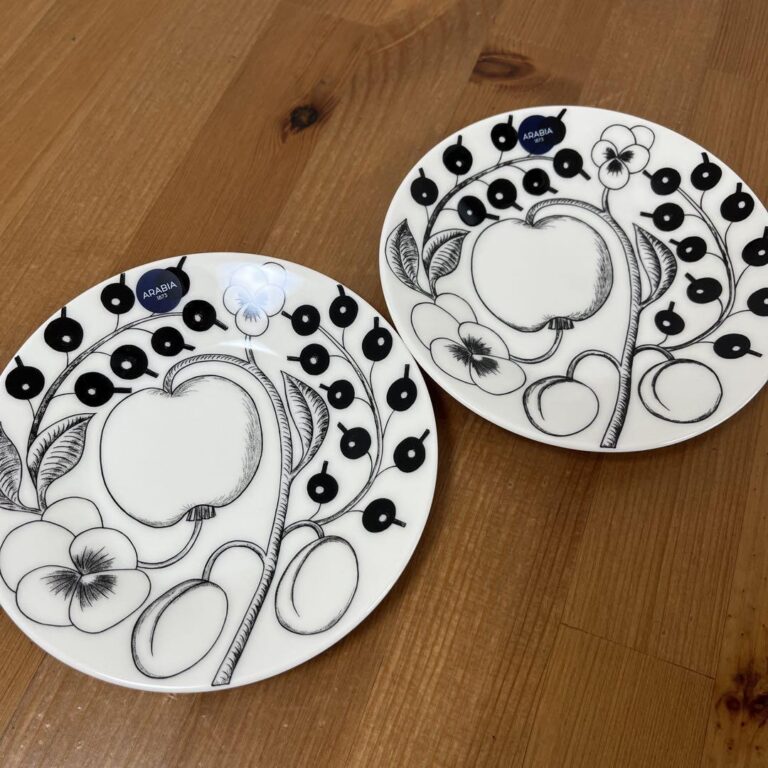 Read more about the article [Brand new  unused] Arabia Paratiisi black plate 14cm set of 2 From Japan