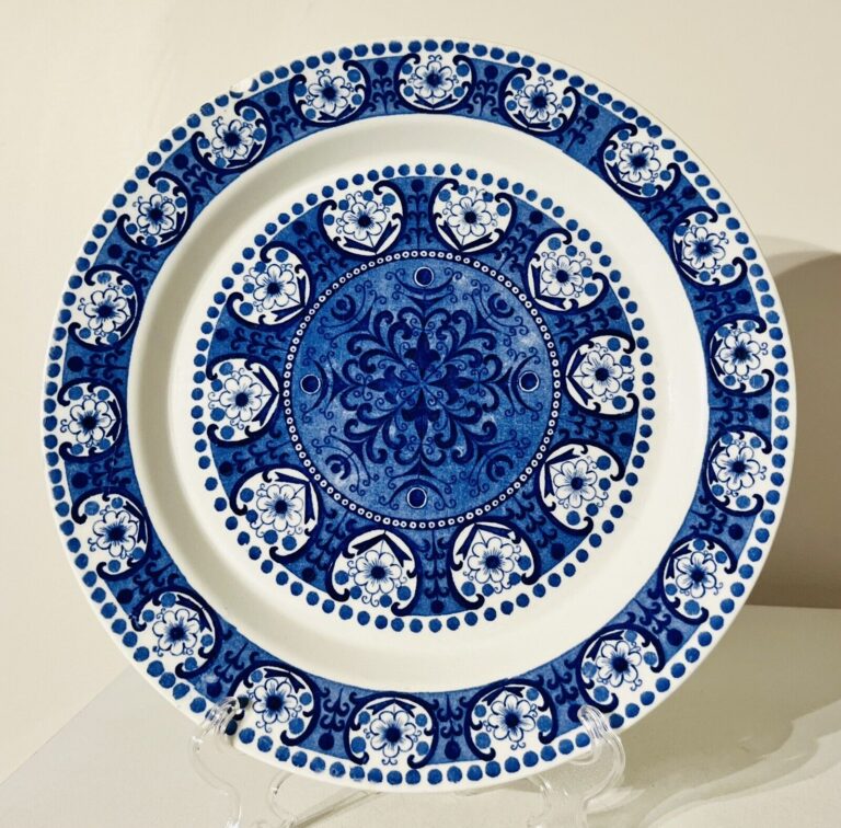 Read more about the article Vintage Arabia of Finland Ali Blu Plate 26cm