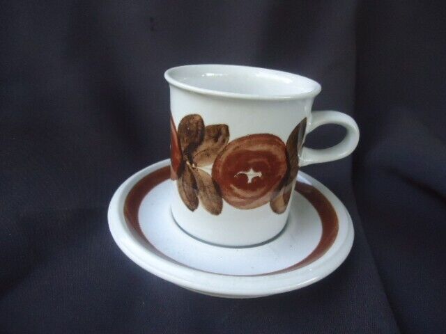 Read more about the article mid century Arabia of Finland Rosmarin Anemone  coffee cup and saucer