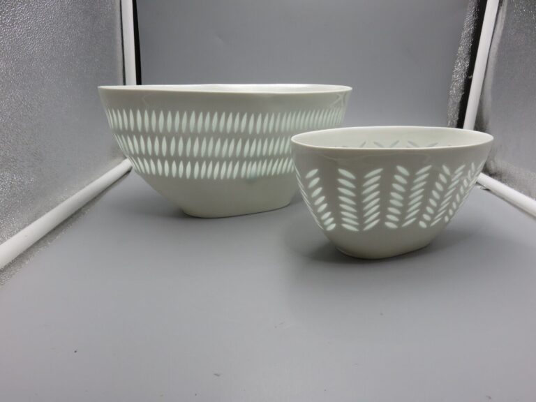 Read more about the article Set of 2 Vintage Arabia Oval Shape Rice Bowls FHK Finland