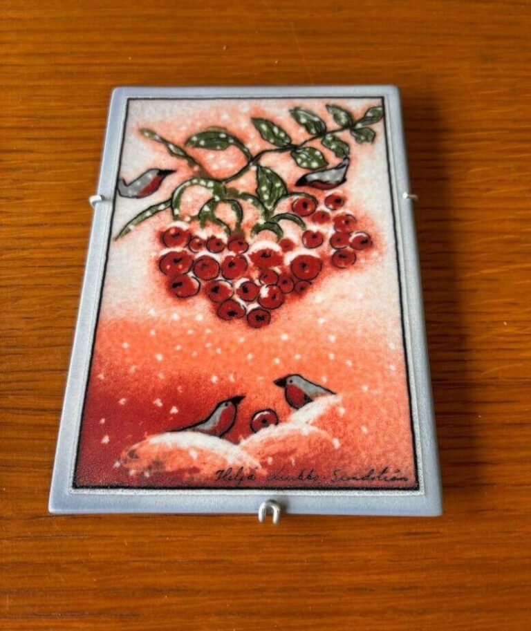 Read more about the article ARABIA Lumihiutaleita Hiljalleen Slow Snowflakes Ceramic Plaque Helja Liukko