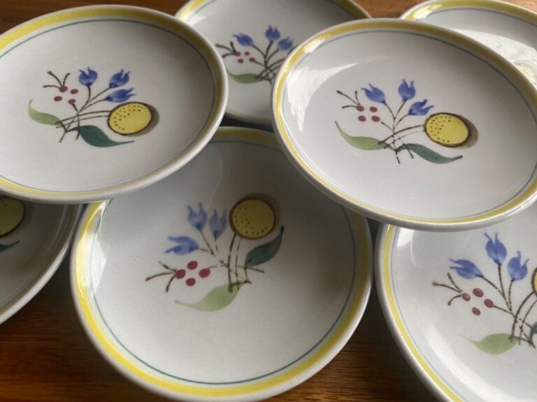 Read more about the article Arabia Finland MCM Windflower Pattern RARE Butter Pats 3 3/8″ sold by the piece