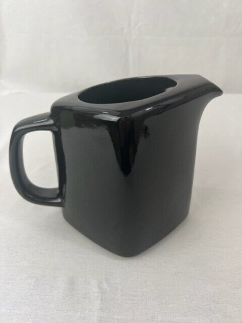 Read more about the article Vintage Teema Arabia Finland 6″ Black Pitcher Kaj Franck MCM 6-67