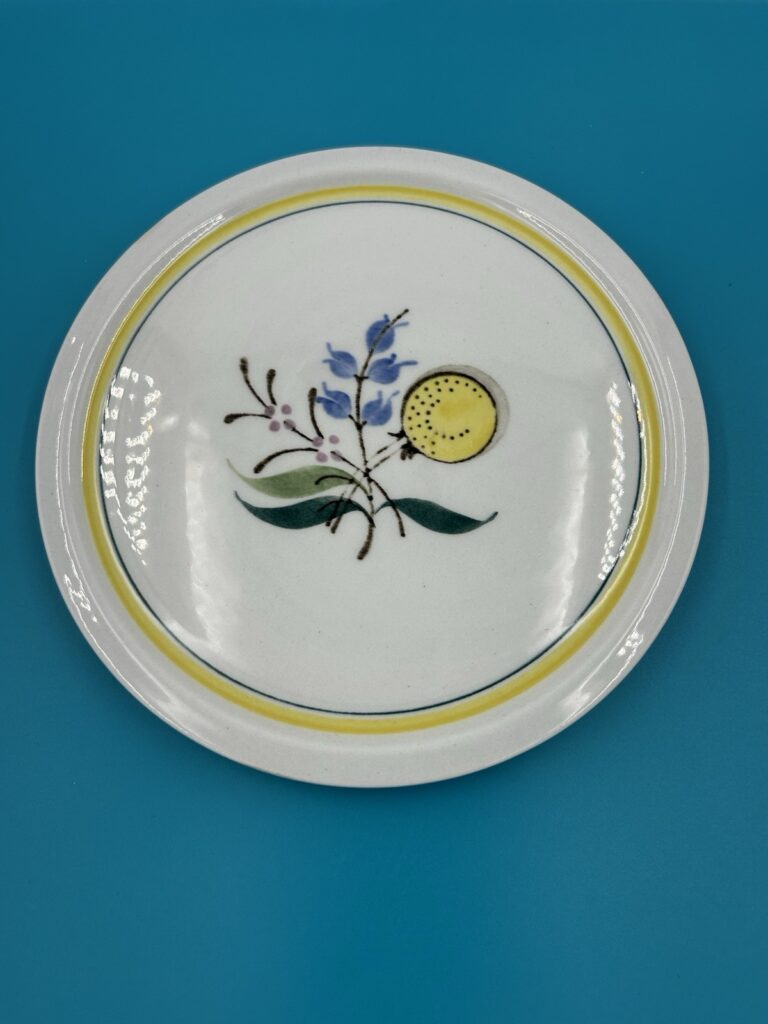 Read more about the article Arabia of Finland windflower Hand Painted  wall Decor 6.5”