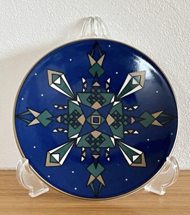 Read more about the article Moomin m18M Arabia Tove Slotte Christmas Mini Plate Snowflake