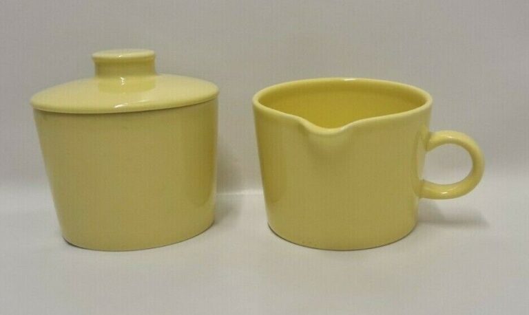 Read more about the article Kaj Franck Teema Yellow  Creamer and Sugar Bowl Arabia Finland  Iittala