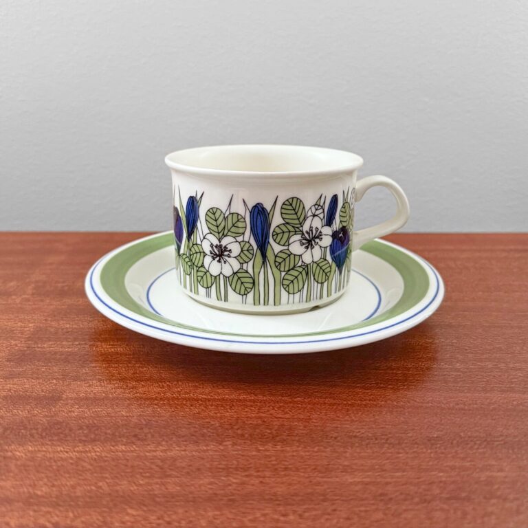 Read more about the article Rare Vintage Arabia Finland Krokus Coloured Tea Cup with Saucer