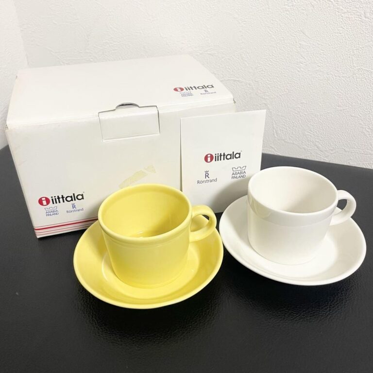Read more about the article Arabia Iittala Teema Coffee Cup Saucer Set White Yellow Box Used Finland
