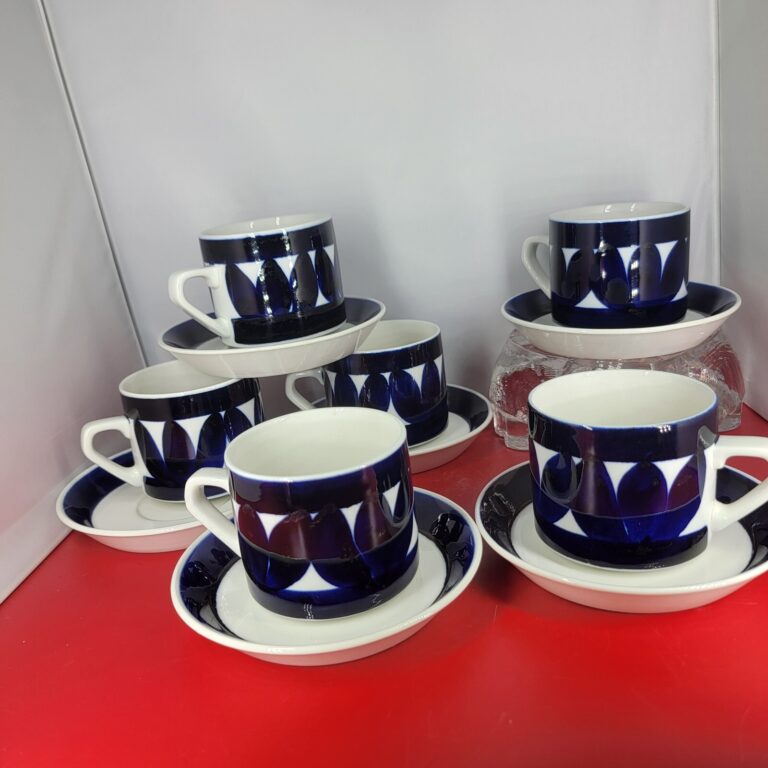 Read more about the article Vtg Arabia Sotka Finland Raija Uosikkinen Set 12 Cups and Saucers  Service For 6