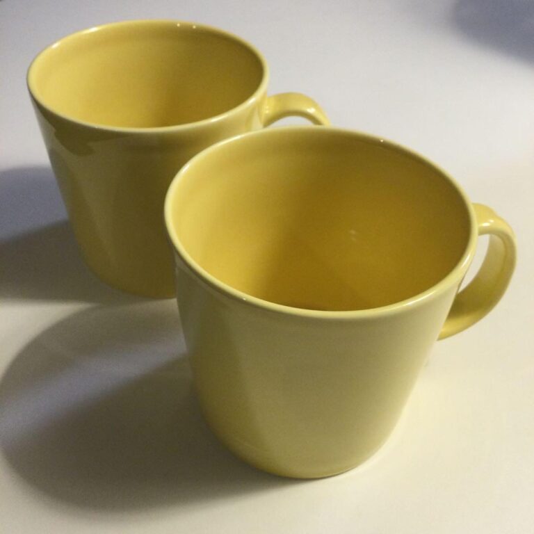 Read more about the article Iittala Arabia Teema Yellow Mugs Pair Vintage