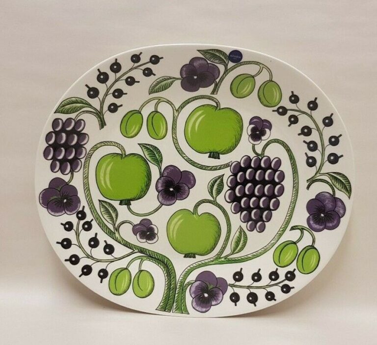 Read more about the article Birger Kaipiainen Paratiisi Purple Service Plate Finland Arabia  Nuutajärvi
