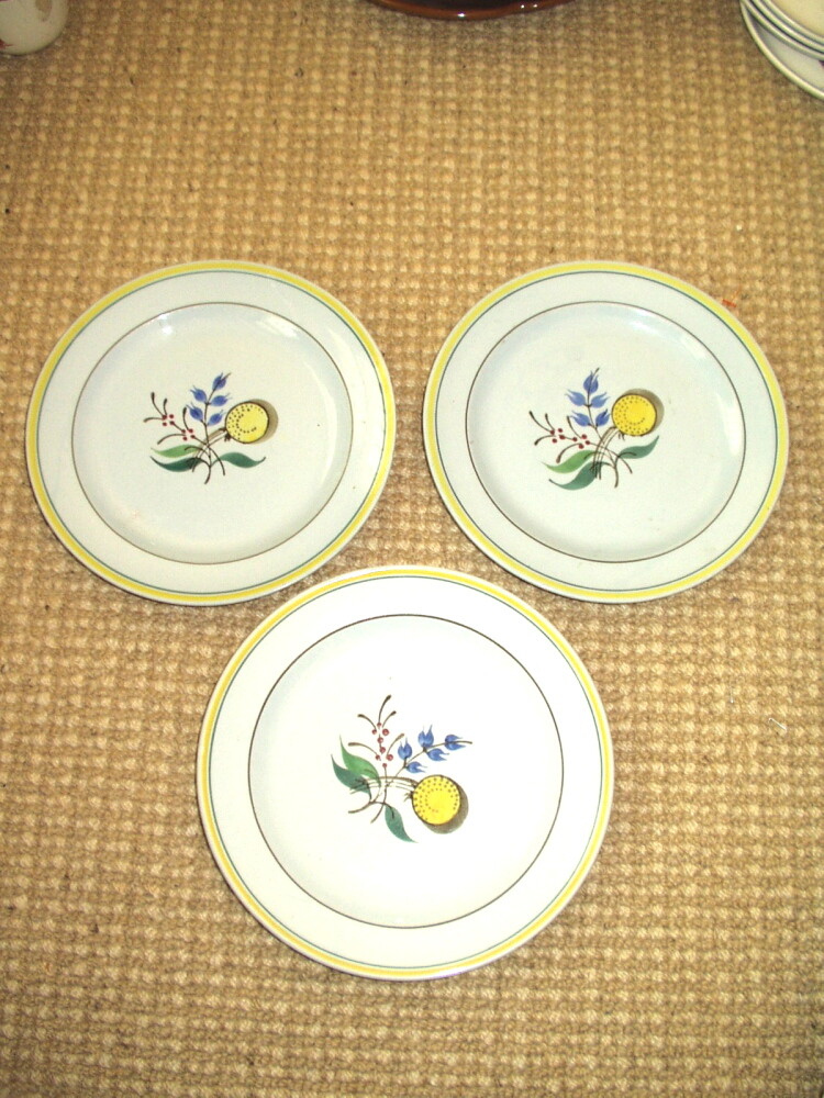 Read more about the article THREE  Arabia Of Finland WINDFLOWER Salad Plate 7 5/8”