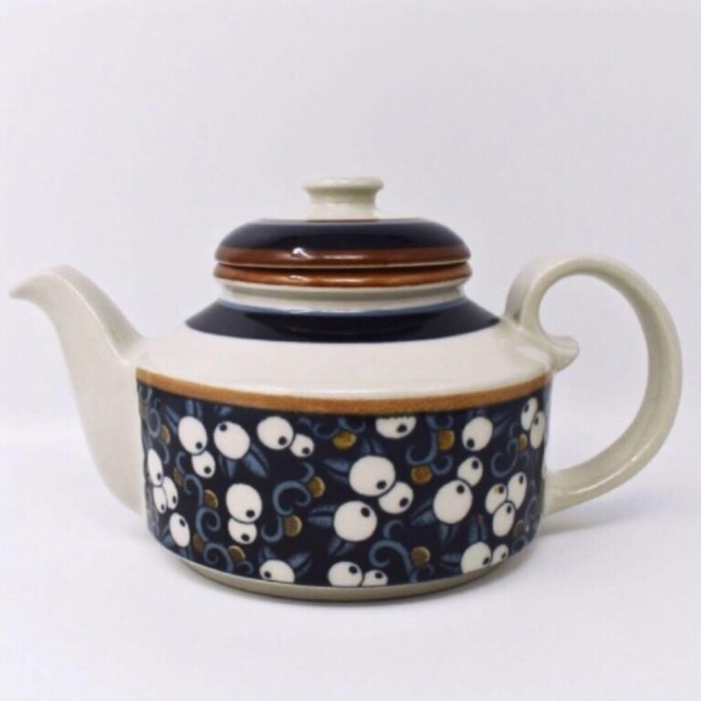 Read more about the article Sale Vintage Arabia Taika Pot Tea Bowl