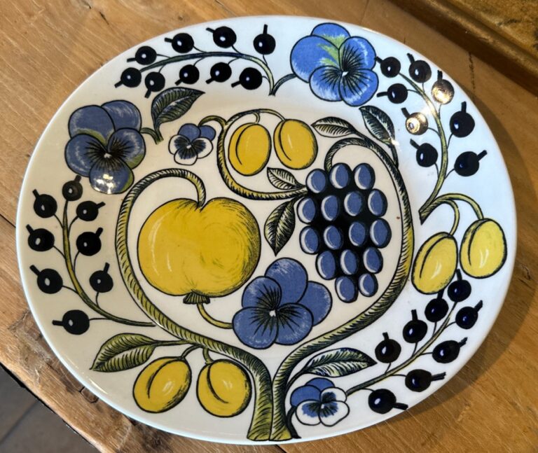 Read more about the article Arabia Finland Paratiisi Oval Plate 25cm 9.8″ Vintage Mid Century