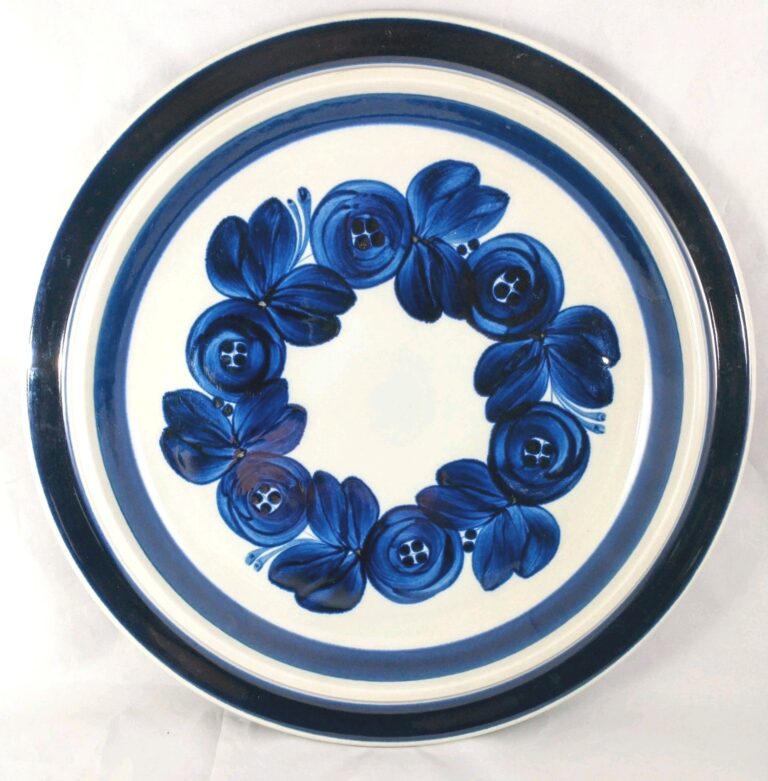 Read more about the article Vintage 13″ Chop Plate Round Serving Platter Anemone Blue by Arabia of Finland