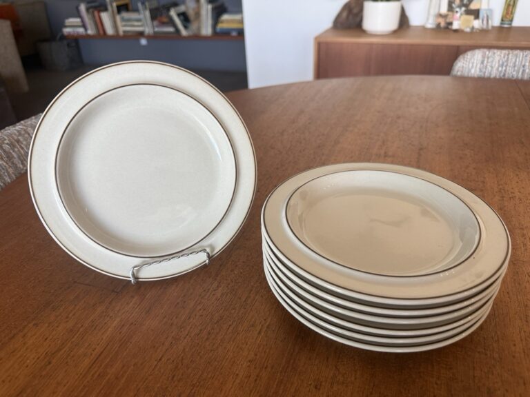 Read more about the article SET OF 7 VINTAGE ARABIA FINLAND FENNICA 8” SALAD DESSERT PLATES