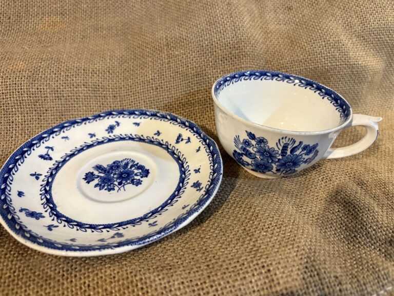Read more about the article vintage Arabia  Finland  blue flower cup and saucer