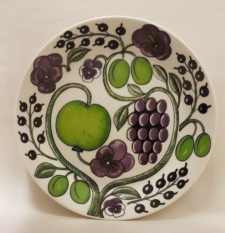 Read more about the article Birger Kaipiainen Paratiisi Purple Plate 210mm 21cm Finland Arabia  Nuutajärvi