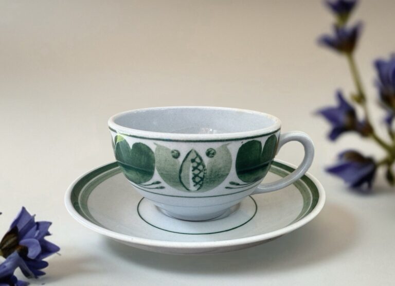 Read more about the article Vintage Arabia Finland Green Laurel Demitasse Espresso Cup and Saucer