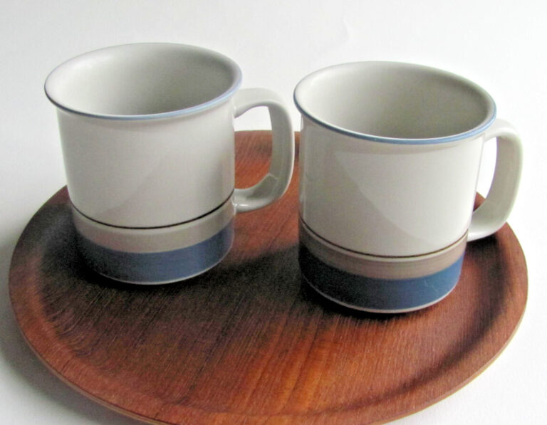 Read more about the article Arabia Uhtua Cocoa Mugs – Set of 2 – Inkeri Leivo – Classic Finnish Design